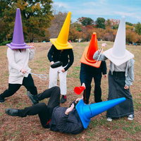 三角コーン女子にフルボッコにされる三角コーンマンの写真