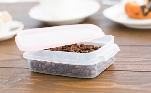 密閉容器に入ったコーヒー豆の保管と湿気対策