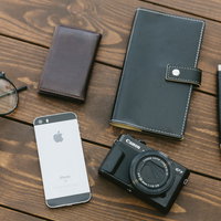 取材に必要なスマホとコンデジの持ち物の写真