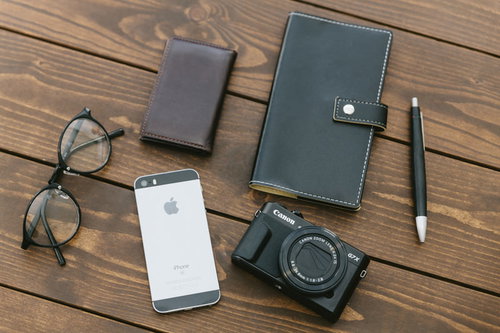 取材に必要なスマホとコンデジの持ち物