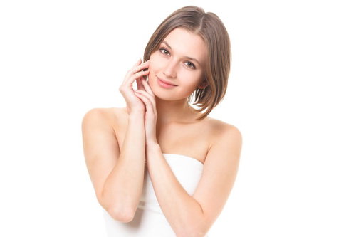 微笑む女性（ボディケア）