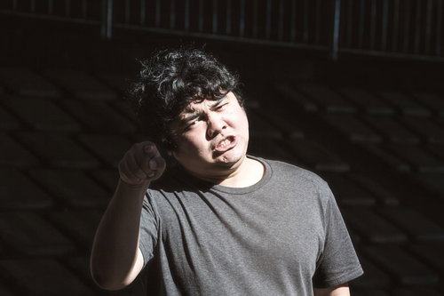 不機嫌な男性に因縁をつけられる