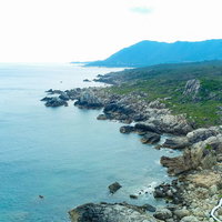 ムシロを敷き詰めたような巨岩が連なる徳之島ムシロ瀬の空撮の写真