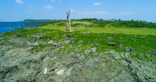 徳之島の海岸に建つ戦艦大和慰霊塔の空撮