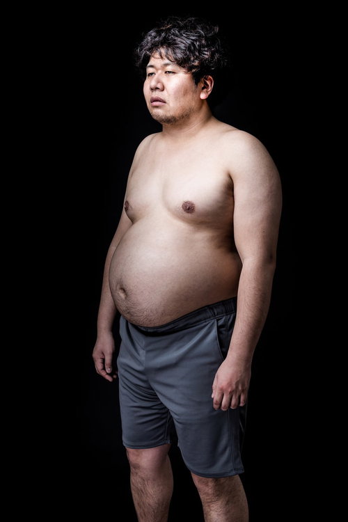 たった2ヶ月で、このカラダ。意識の低いダイエット中の男性の写真