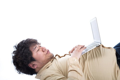 「オレの腹に置けばどんなパソコンもデスクトップになる（ドヤッ）」の写真