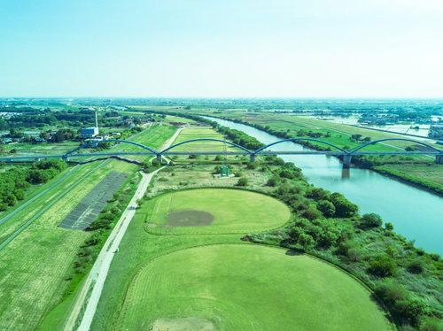 渡良瀬川沿いのリバーフィールド古河を空撮