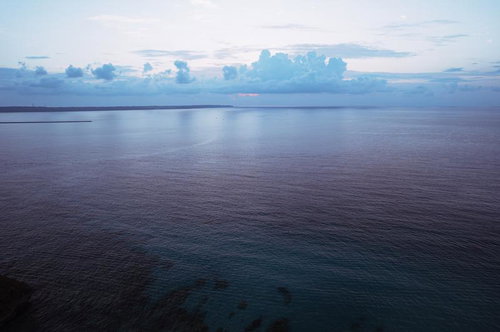 砂山ビーチからの夕暮れ時の海と雲－宮古島の夕焼け