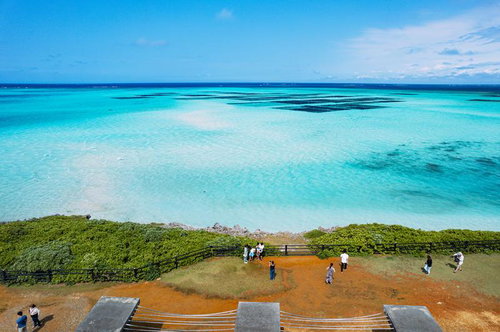 池間大橋駐車場からの空撮で見る宮古ブルーの海
