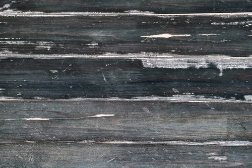 傷ついた黒い板の木目テクスチャー風化した古材