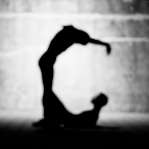 「C」のアルファベット（人文字）