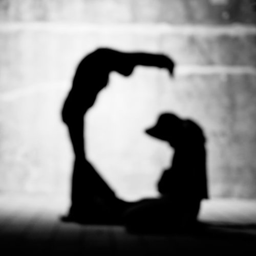 「G」のアルファベット（人文字）