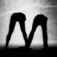 「M」のアルファベット（人文字）の写真