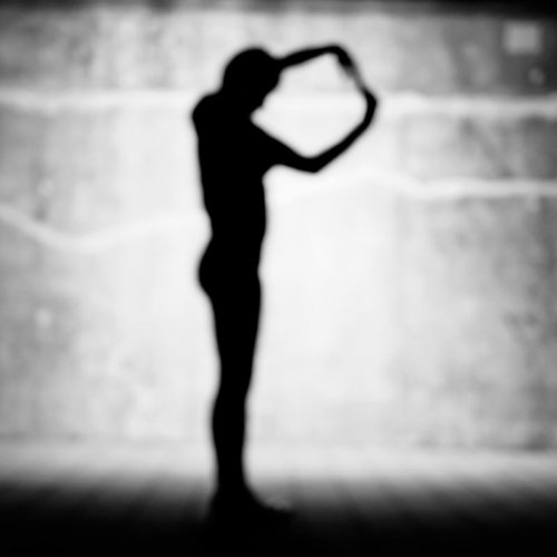 「P」のアルファベット（人文字）