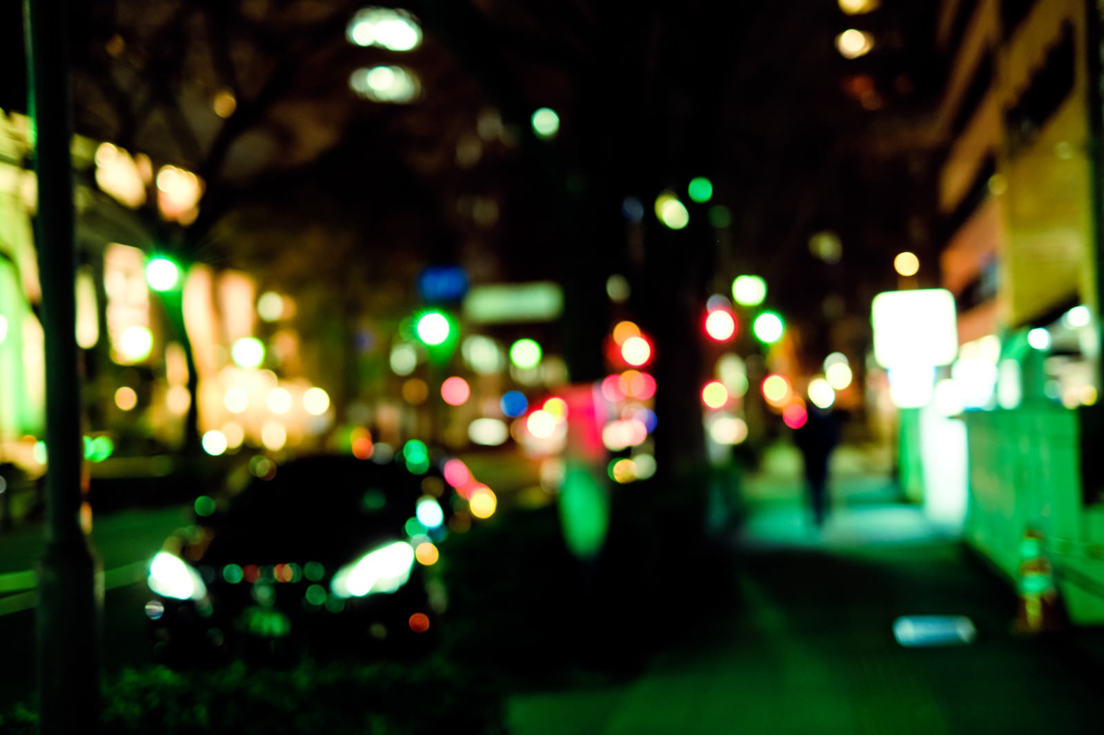 夜の繁華街のぼかし写真