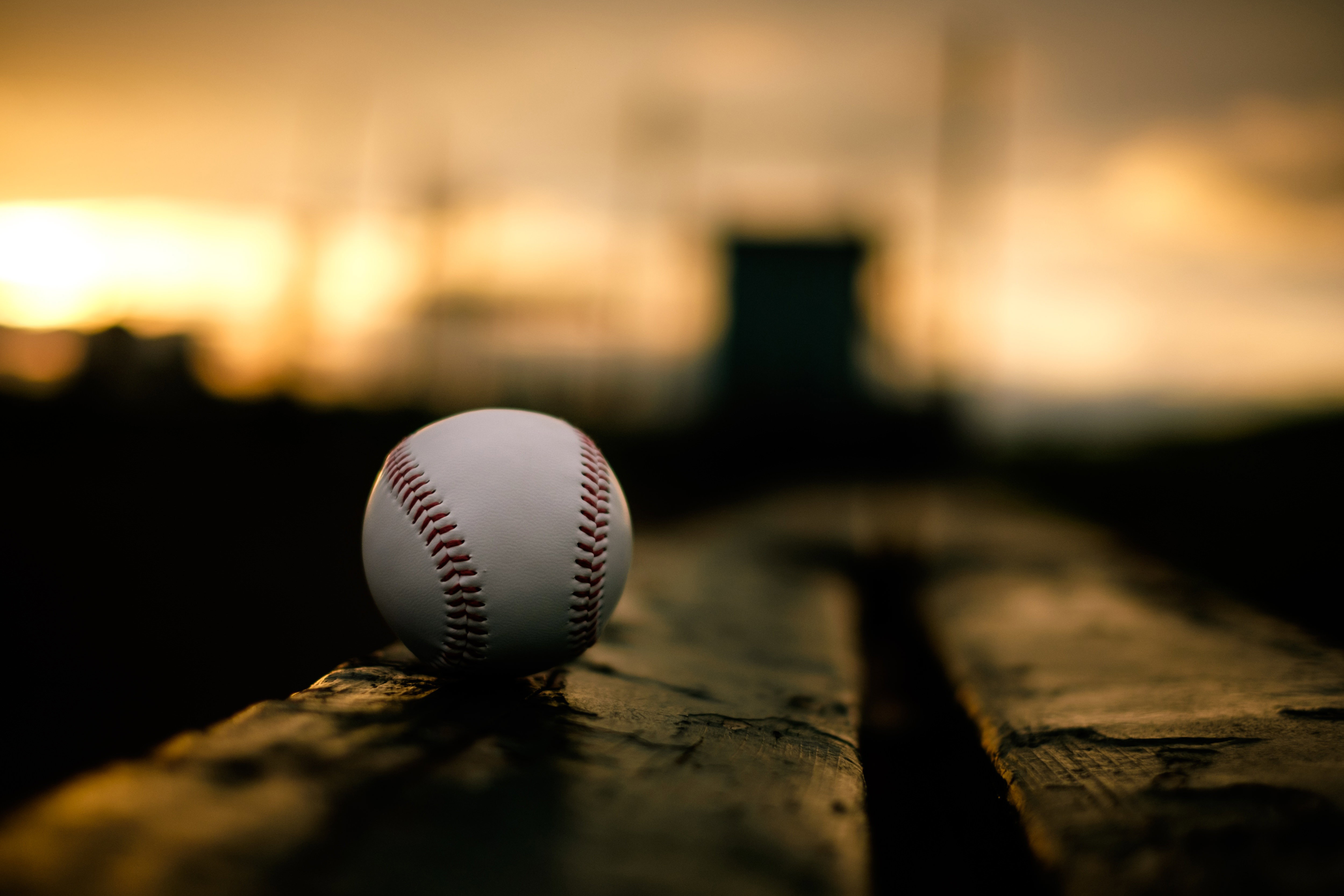 甲子園を目指すグラウンドの野球ボール