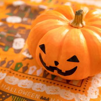 ハロウィンデコレーションのかぼちゃ飾り、ジャックオーランタンの写真