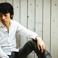 もう嫌で帰りたいエンジニア男性。仕事のストレスと疲労で心が虚ろの写真