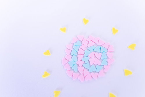 ピンクのハート型お菓子で作った数字の10