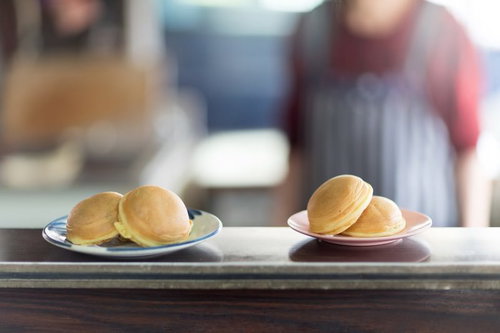 大刀洗の名店「平田万十店」の回転饅頭