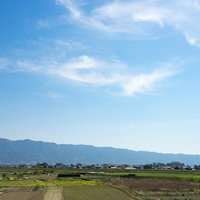 春が近づいてきた大刀洗の農村風景と農家の建物の写真