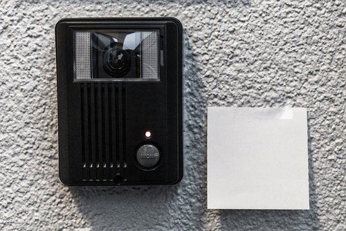 ピンポンダッシュが多いので張り紙で警告する