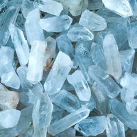 水晶のテクスチャー 原石の結晶の写真