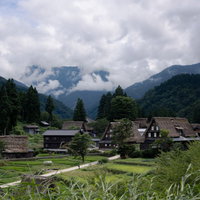 南砺市の世界遺産・相倉合掌造り集落の茅葺き屋根の伝統建築の写真