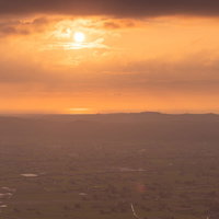 富山県南砺市の夕焼けと散居村の景観 大谷ハンググライダー離陸台からの眺めの写真