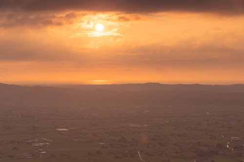 富山県南砺市の夕焼けと散居村の景観 大谷ハンググライダー離陸台からの眺め