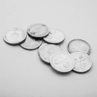 狼狽売りされたイーサリアムとリップルのコインの写真