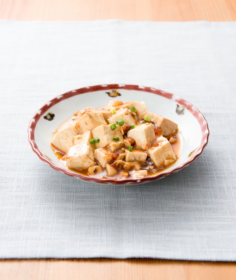 ネギを散らした麻婆豆腐の一皿