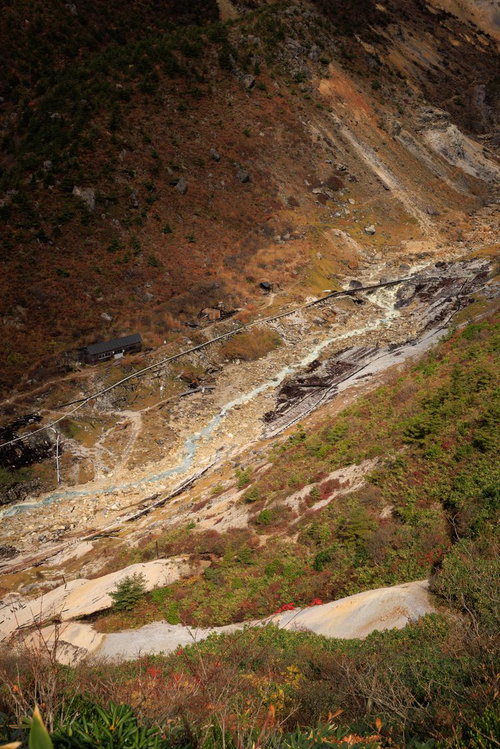 沼尻ルート湯畑周辺の秋色の写真