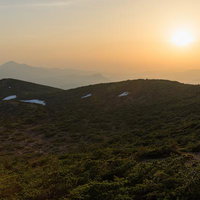 猪苗代町の鉄山から眺める焼けた空の絶景と夕日の写真