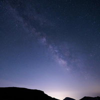 沼ノ平火口上空に浮かぶ天の川、安達太良山の星空物語の写真