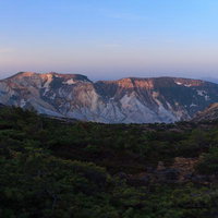 舟明神で見る安達太良山の朝焼け風景と登山トレッキングの写真