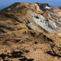 安達太良山の舟明神付近に広がる荒涼な風景の写真