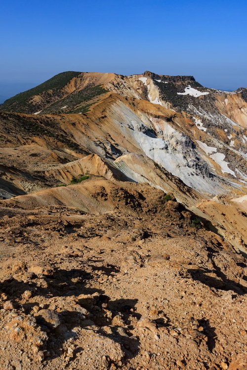 安達太良山の舟明神付近に広がる荒涼な風景