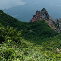 猪苗代登山口からの磐梯山と猪苗代町の眺望の写真