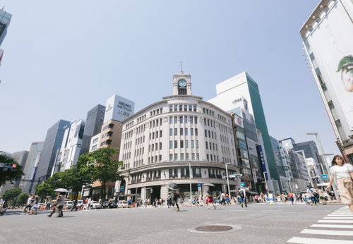 銀座四丁目交差点に建つ和光の時計台、銀座のランドマーク