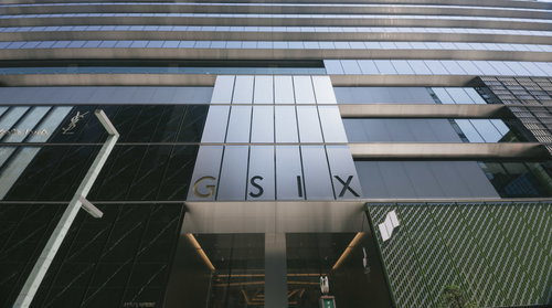 銀座ギンザシックスを見上げた低角度からの正面