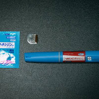 GLP-1受容体作動薬オゼンピック2mgの注射液と消毒パッドの写真