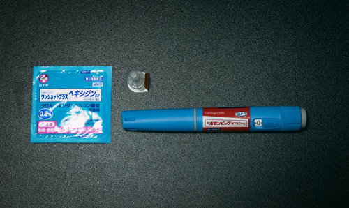 GLP-1受容体作動薬オゼンピック2mgの注射液と消毒パッド