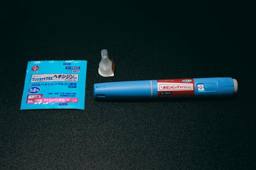アルコール消毒液とオゼンピック皮下注射の医療用品