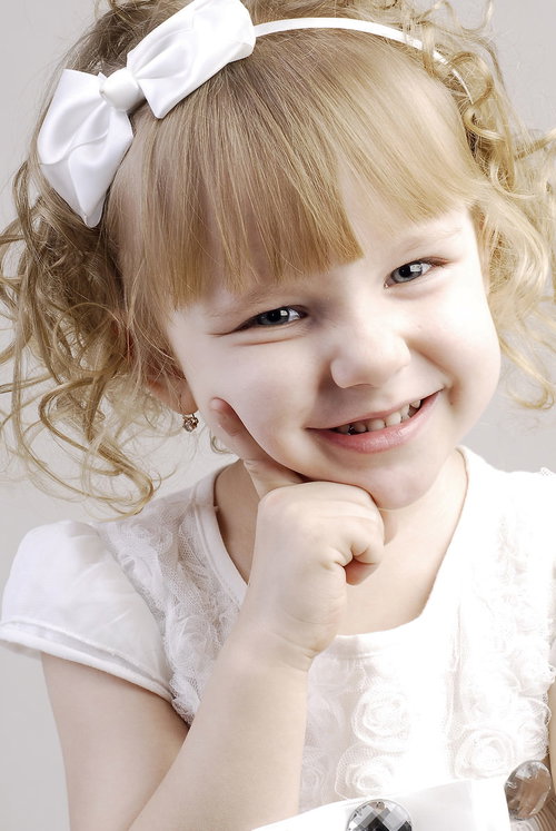 ハイチーズで笑顔がひきつった子供の悪巧み顔