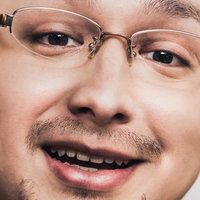 社長が話しかけてくる時の顔の距離がやたら近いの写真
