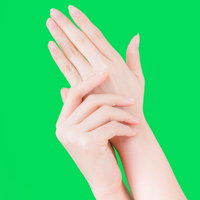 肌をいたわる健康的な手のケア（グリーンバック）の写真