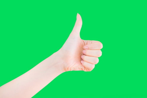 左手でいいね！（グリーンバック）の写真