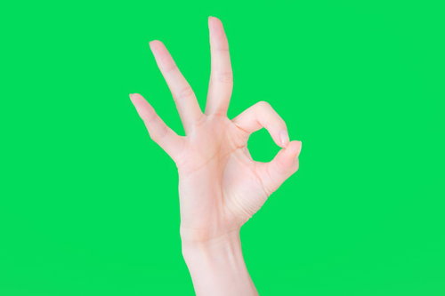 OKサインを出す手のジェスチャー（グリーンバック）の写真