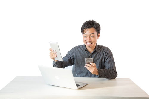 複数アカウントを利用していいねを量産する男性